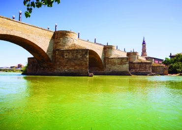 Puente de piedra sobre el río Ebro, Zaragoza